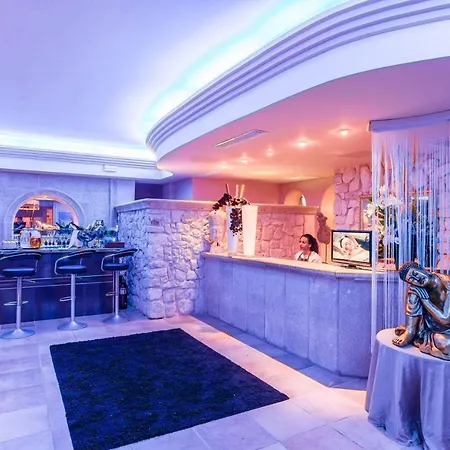 라고 가든 아파트-스위트&스파 호텔 칼라 라트자다