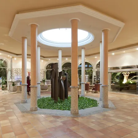 ラゴ ガーデン アパート-スイーツ＆スパ カラ・ラトハダ