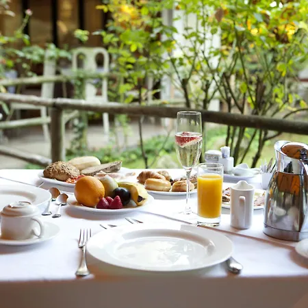 ホテル ラゴ ガーデン アパート-スイーツ＆スパ カラ・ラトハダ