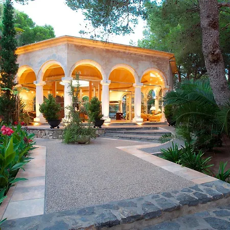 فندق Garden &