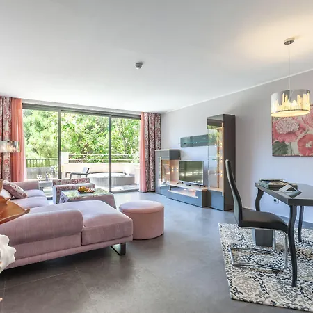 Hotel Garden Apart-suites & 5*