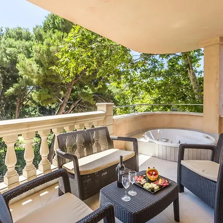 라고 가든 아파트-스위트&스파 5* 칼라 라트자다