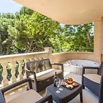 Garden Apart-suites & 5* Кала-Ратхада